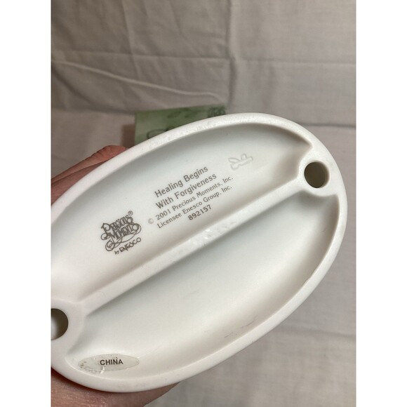 Precious Moments "Healing Begins With Forgiveness" 2001 Porcelain Figure #892157 - Picture 8 of 11